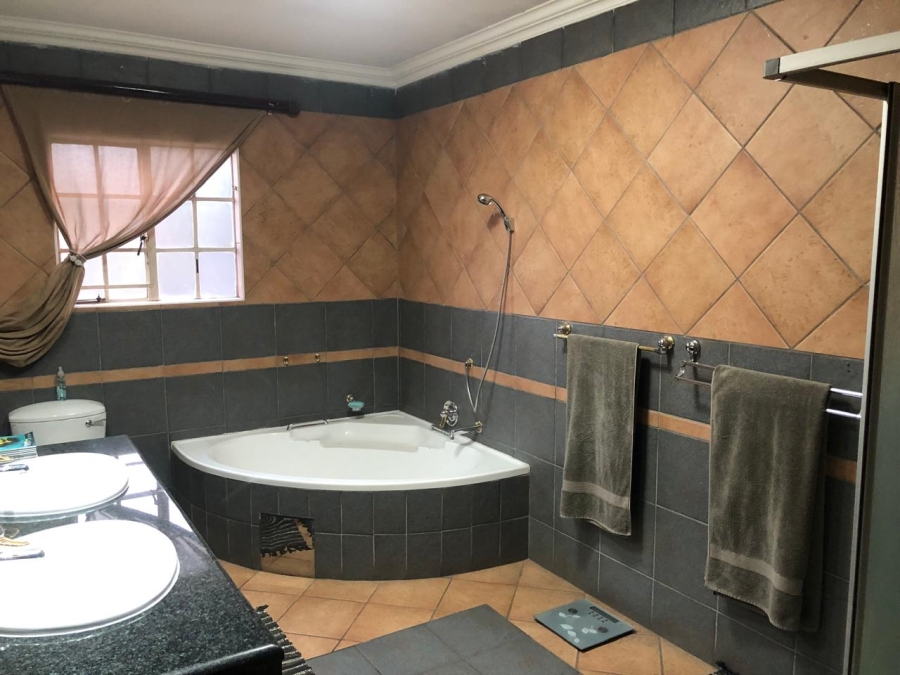 5 Bedroom Property for Sale in Montana Park Gauteng