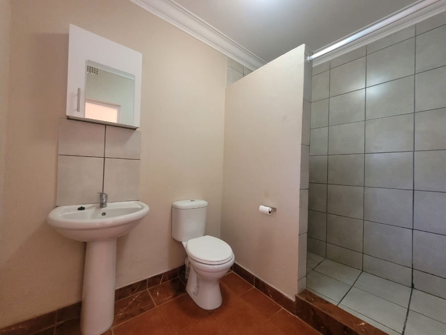 6 Bedroom Property for Sale in Rant En Dal Gauteng