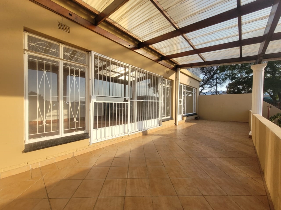 6 Bedroom Property for Sale in Rant En Dal Gauteng