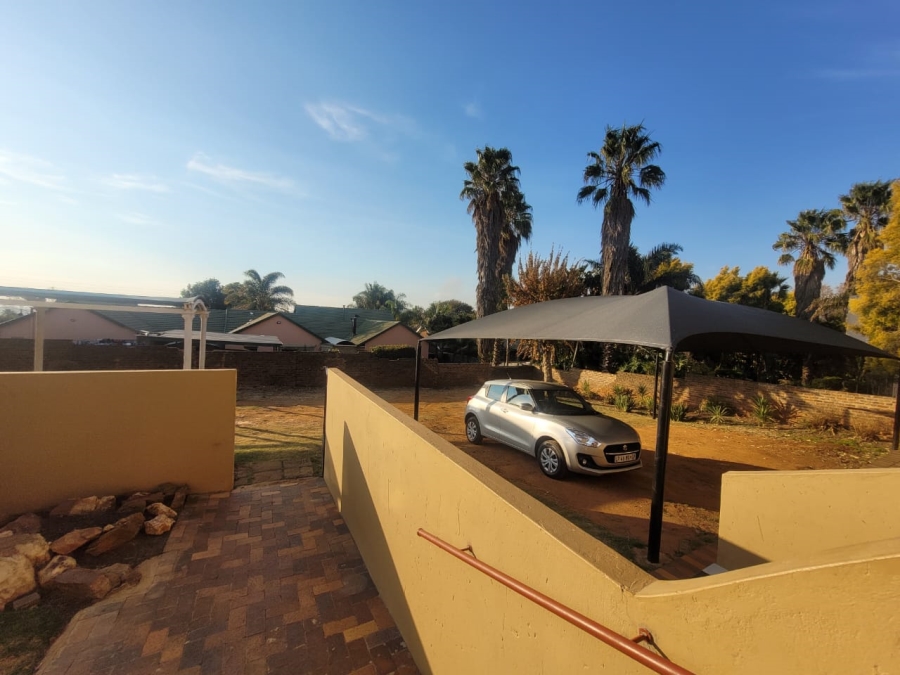 6 Bedroom Property for Sale in Rant En Dal Gauteng