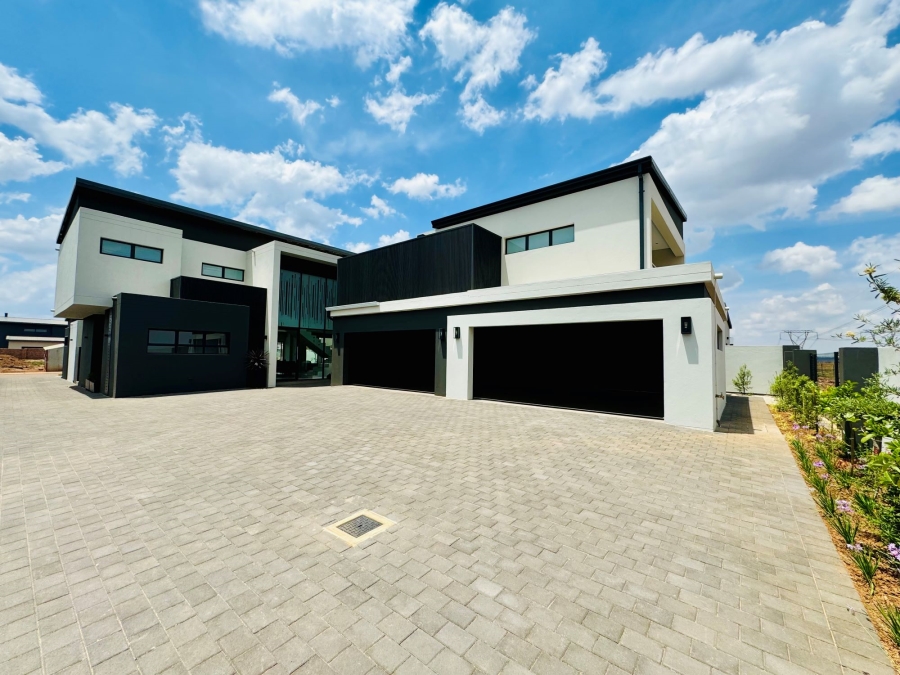 5 Bedroom Property for Sale in Midstream Heights Gauteng