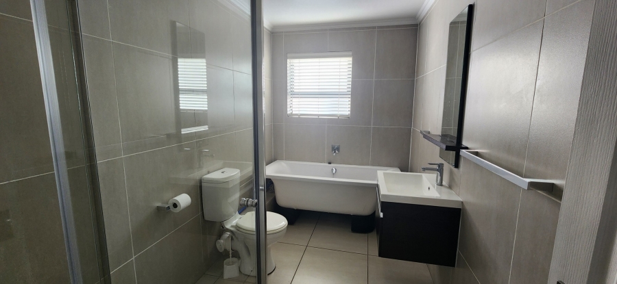 2 Bedroom Property for Sale in Greenstone Hill Gauteng