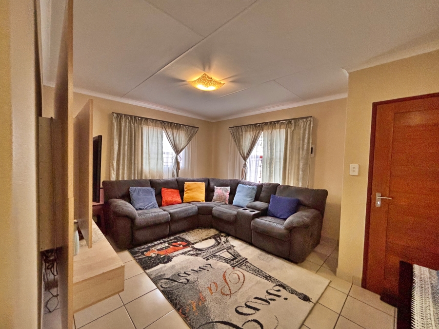 3 Bedroom Property for Sale in Kosmosdal Gauteng