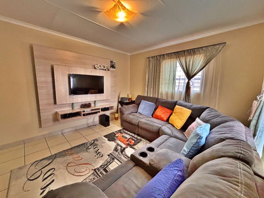 3 Bedroom Property for Sale in Kosmosdal Gauteng