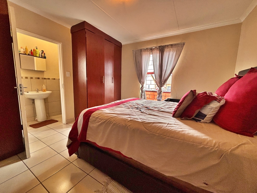 3 Bedroom Property for Sale in Kosmosdal Gauteng