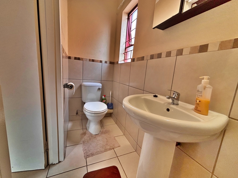 3 Bedroom Property for Sale in Kosmosdal Gauteng