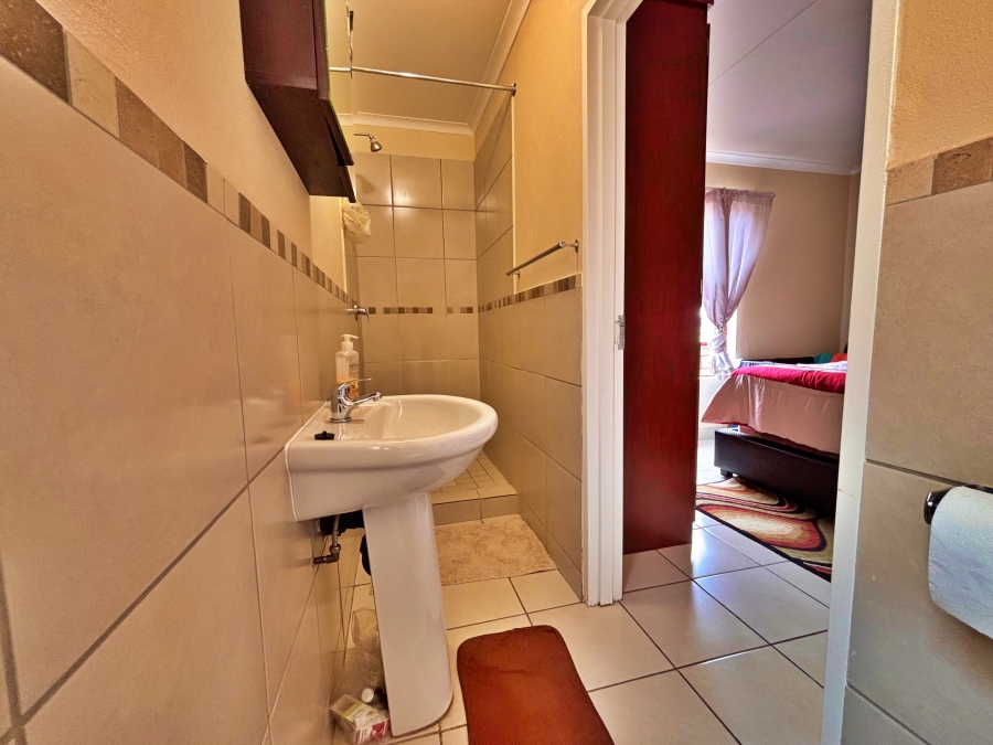 3 Bedroom Property for Sale in Kosmosdal Gauteng