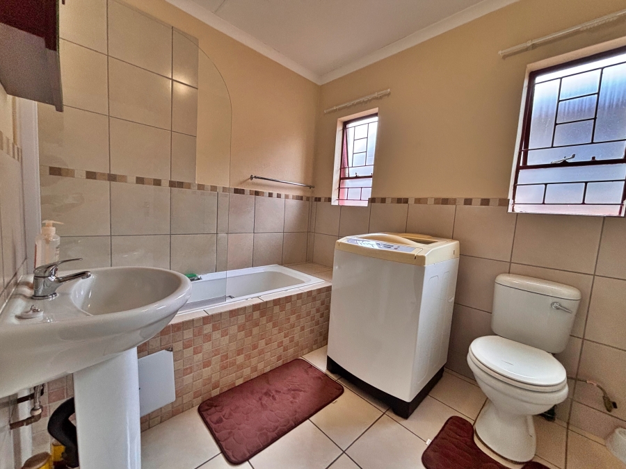 3 Bedroom Property for Sale in Kosmosdal Gauteng