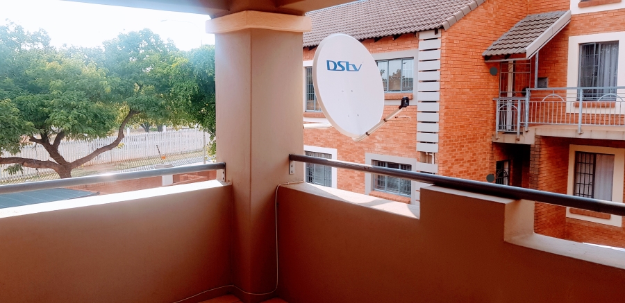 To Let 3 Bedroom Property for Rent in Die Hoewes Gauteng