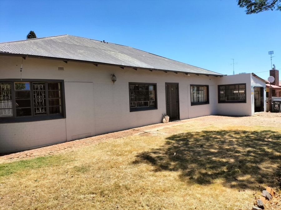 4 Bedroom Property for Sale in Discovery Gauteng