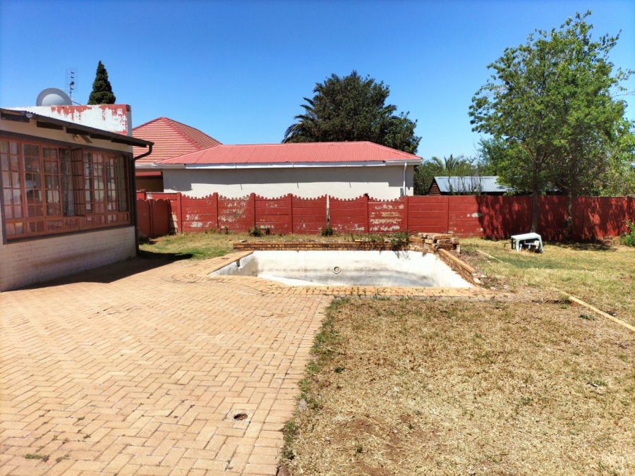 4 Bedroom Property for Sale in Discovery Gauteng