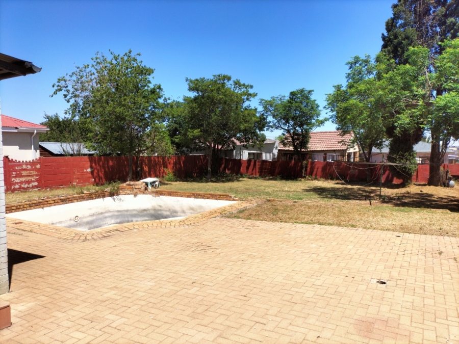 4 Bedroom Property for Sale in Discovery Gauteng