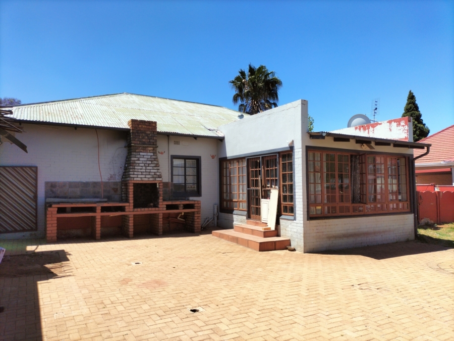 4 Bedroom Property for Sale in Discovery Gauteng