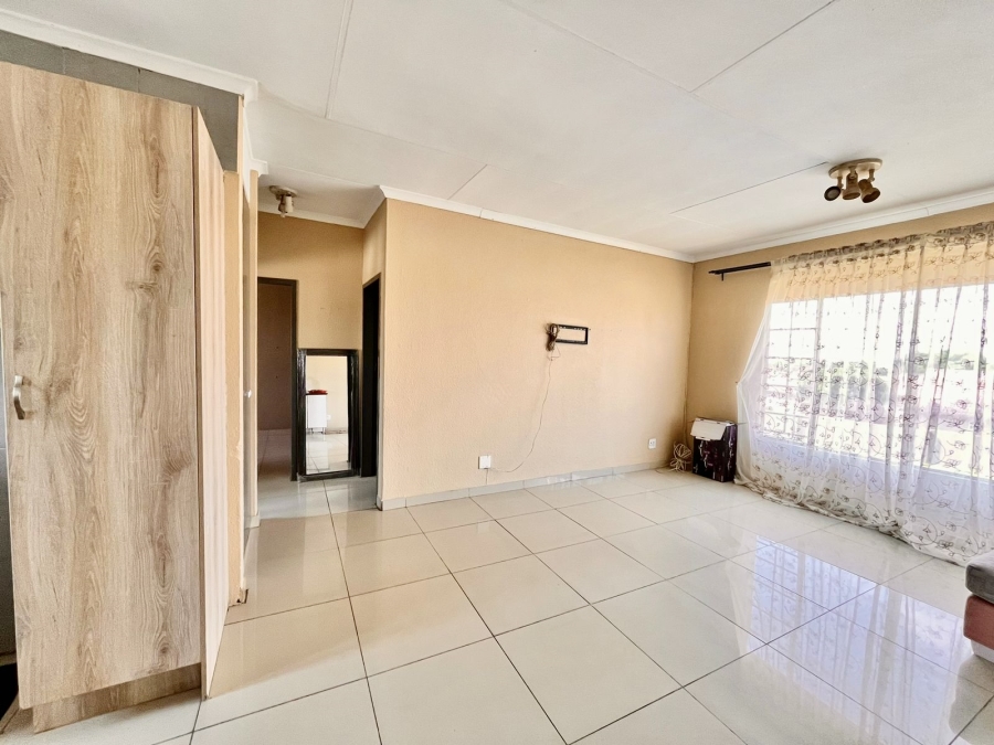 To Let 2 Bedroom Property for Rent in Norkem Park Gauteng