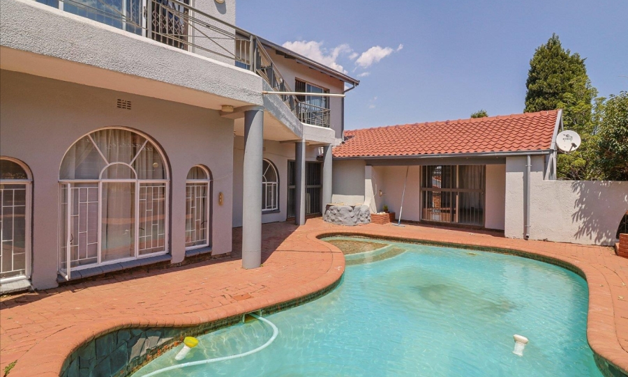 5 Bedroom Property for Sale in Mulbarton Gauteng