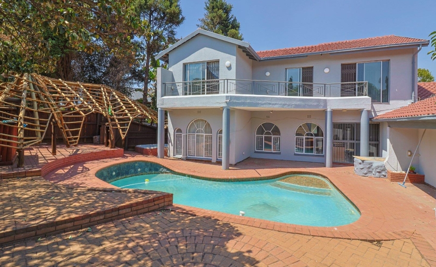 5 Bedroom Property for Sale in Mulbarton Gauteng