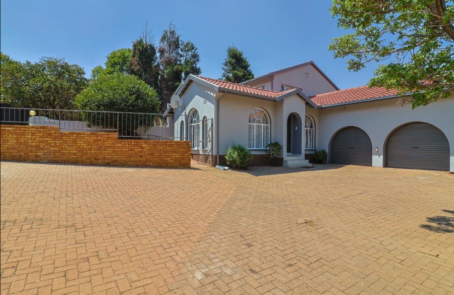 5 Bedroom Property for Sale in Mulbarton Gauteng