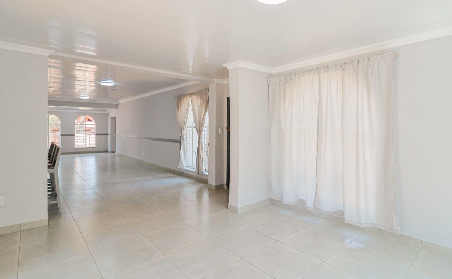 5 Bedroom Property for Sale in Mulbarton Gauteng