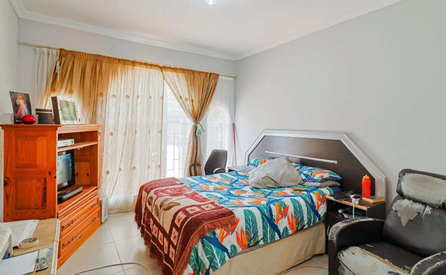 5 Bedroom Property for Sale in Mulbarton Gauteng