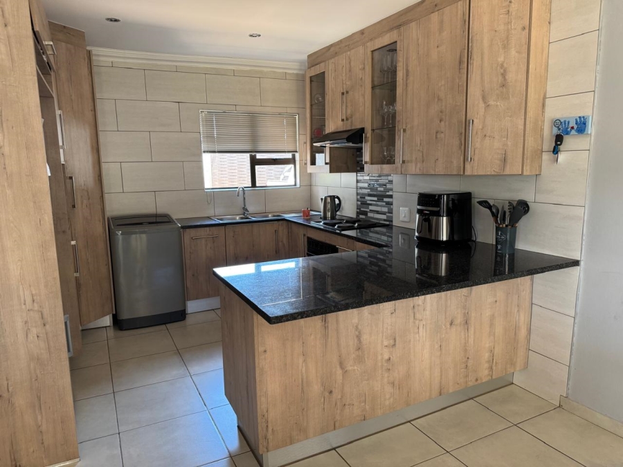 3 Bedroom Property for Sale in Crystal Park Gauteng