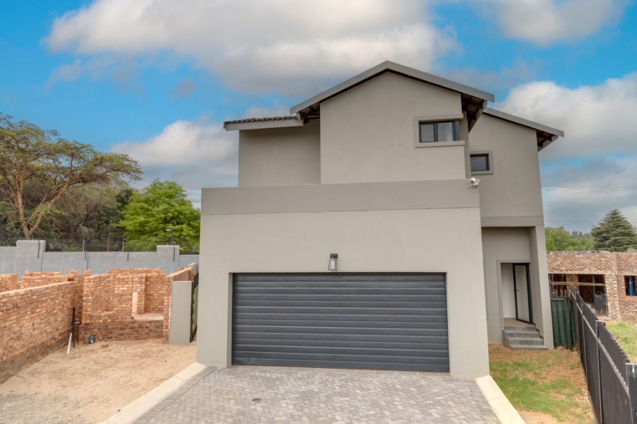 3 Bedroom Property for Sale in Broadacres Gauteng