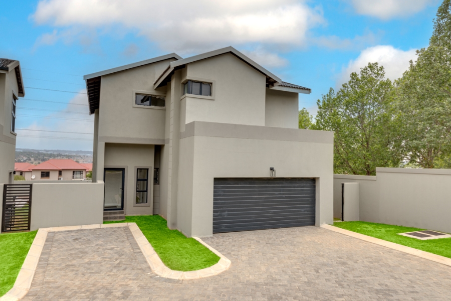 3 Bedroom Property for Sale in Broadacres Gauteng