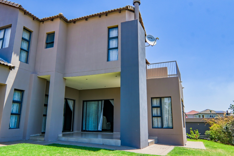 5 Bedroom Property for Sale in Thatchfield Estate Gauteng