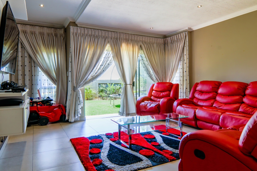 5 Bedroom Property for Sale in Thatchfield Estate Gauteng