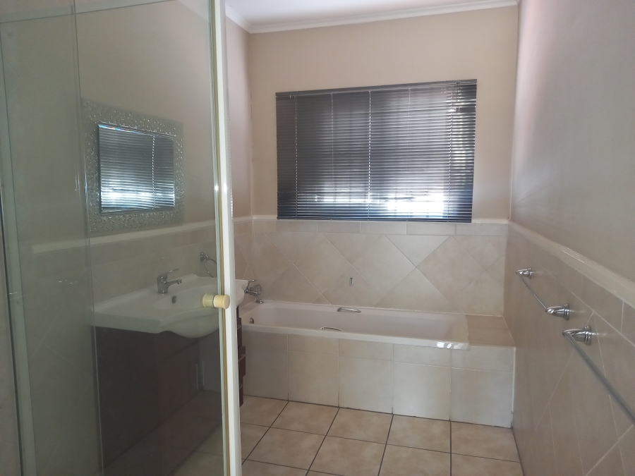 To Let 3 Bedroom Property for Rent in Ferndale Gauteng