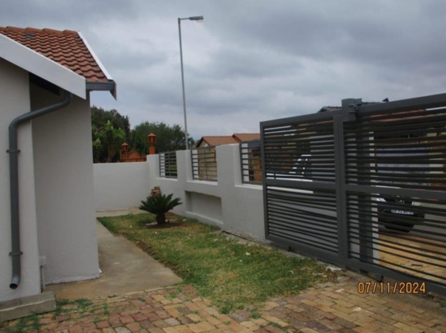 3 Bedroom Property for Sale in Lotus Gardens Gauteng