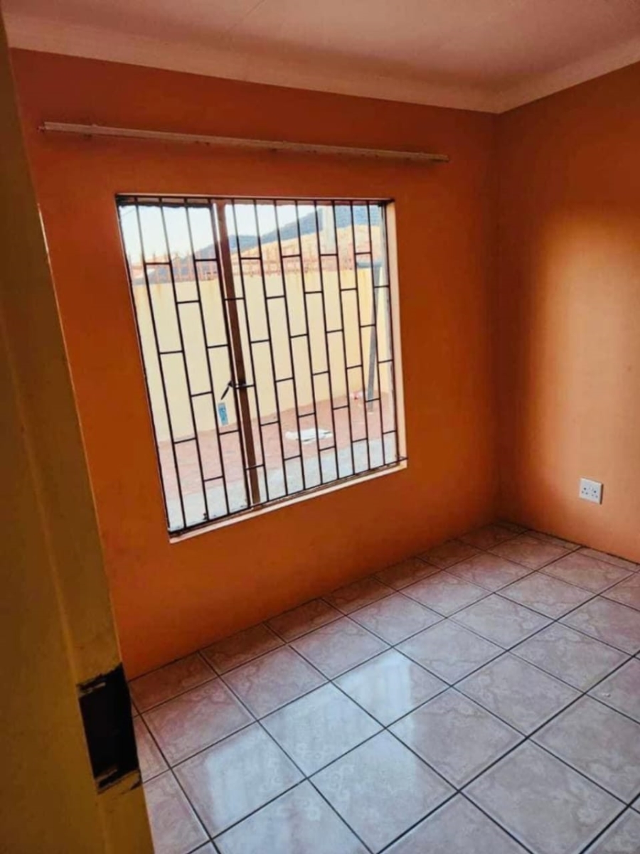 5 Bedroom Property for Sale in Mamelodi East Gauteng