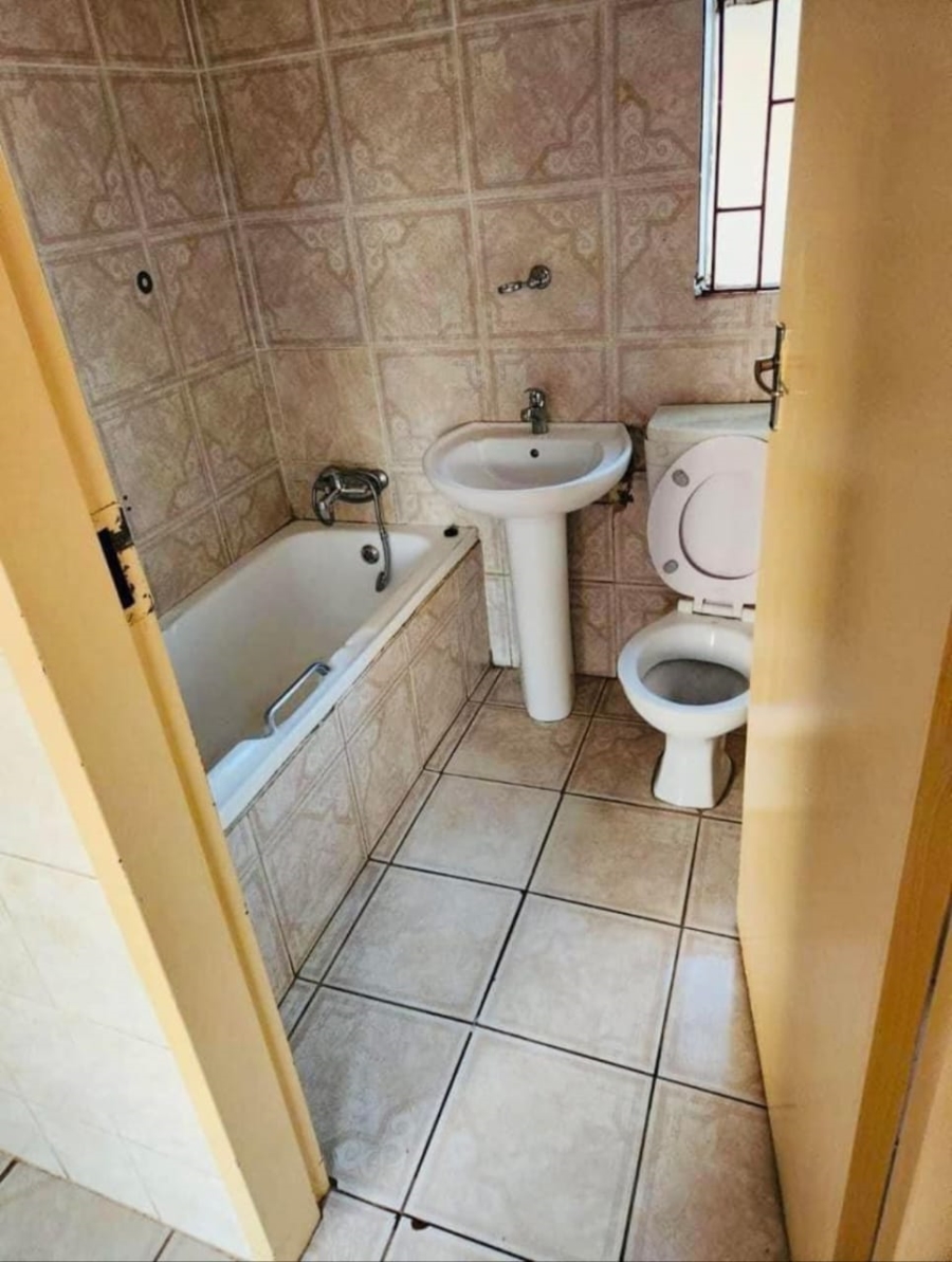 5 Bedroom Property for Sale in Mamelodi East Gauteng