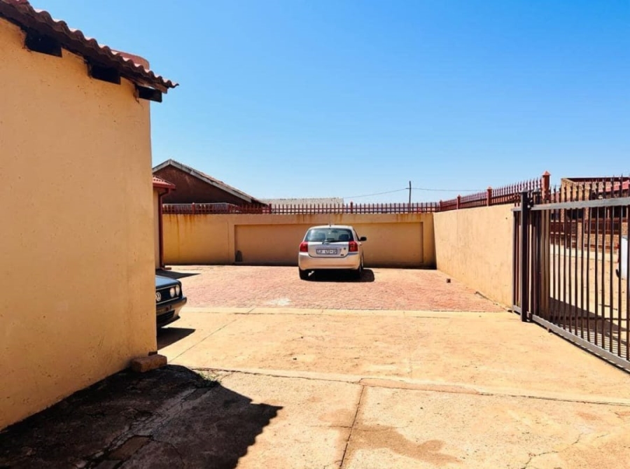 5 Bedroom Property for Sale in Mamelodi East Gauteng