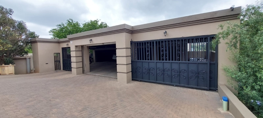 13 Bedroom Property for Sale in Rangeview Gauteng