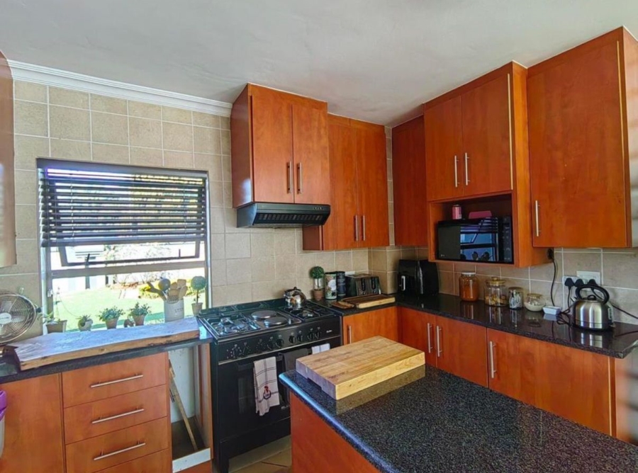 To Let 6 Bedroom Property for Rent in Montana Gauteng