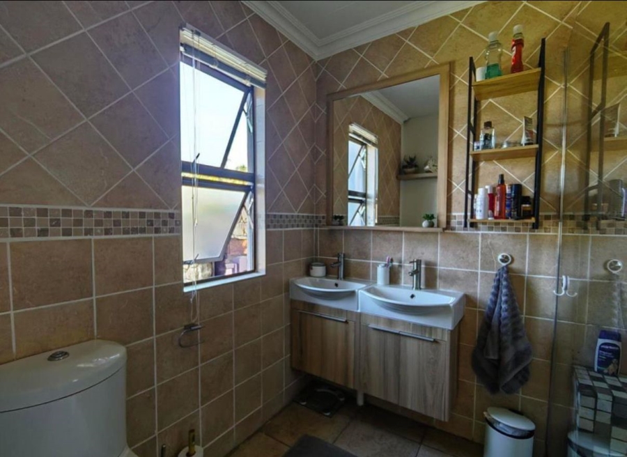 To Let 6 Bedroom Property for Rent in Montana Gauteng