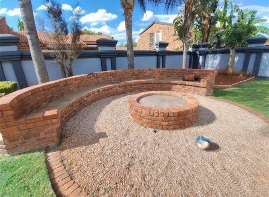 To Let 6 Bedroom Property for Rent in Montana Gauteng