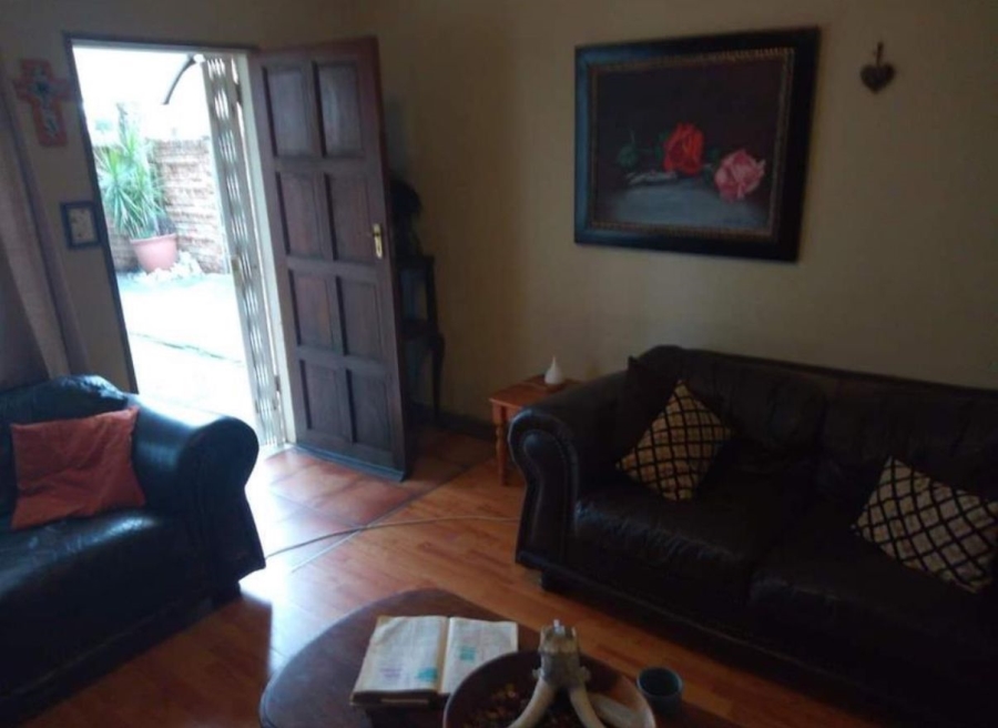 To Let 2 Bedroom Property for Rent in Sinoville Gauteng