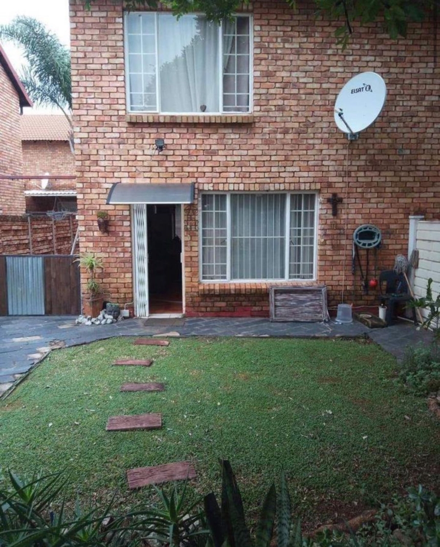 To Let 2 Bedroom Property for Rent in Sinoville Gauteng