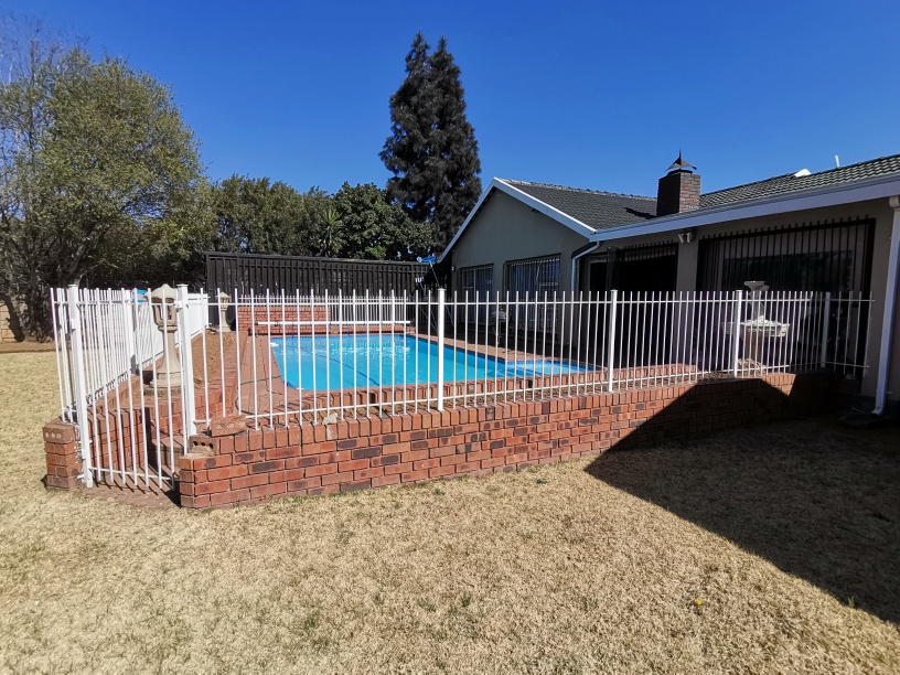 4 Bedroom Property for Sale in Brackenhurst Gauteng