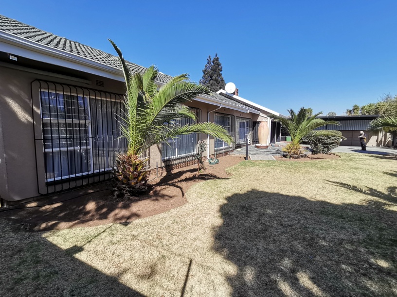 4 Bedroom Property for Sale in Brackenhurst Gauteng