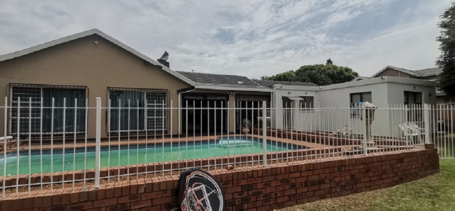 4 Bedroom Property for Sale in Brackenhurst Gauteng