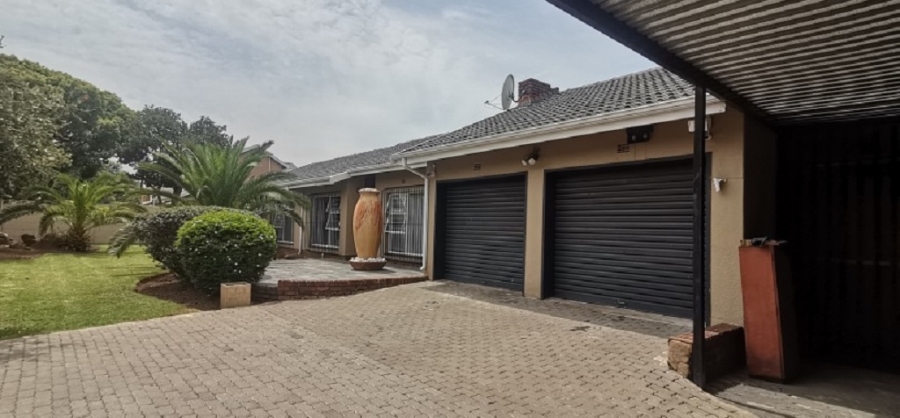 4 Bedroom Property for Sale in Brackenhurst Gauteng