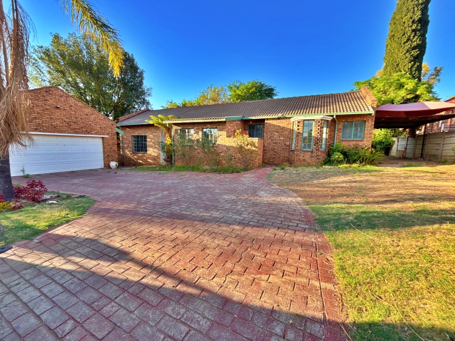 5 Bedroom Property for Sale in The Reeds Gauteng