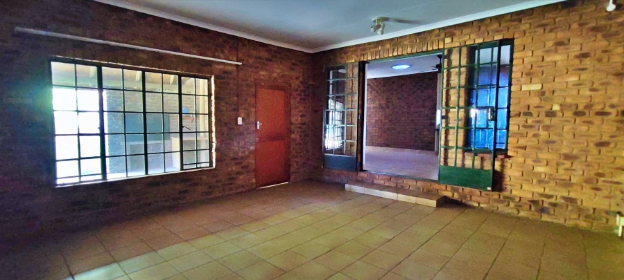 5 Bedroom Property for Sale in The Reeds Gauteng