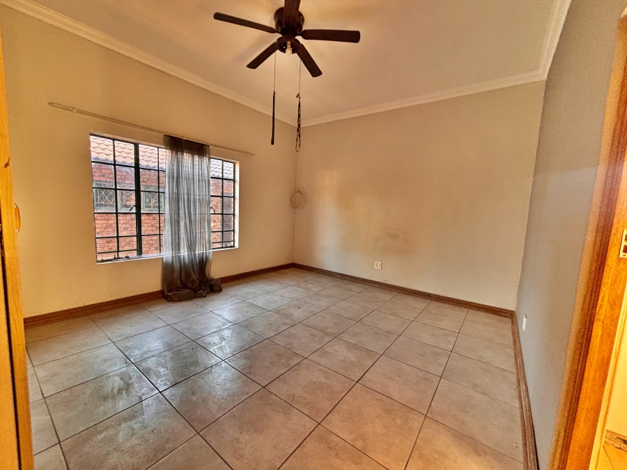 5 Bedroom Property for Sale in The Reeds Gauteng