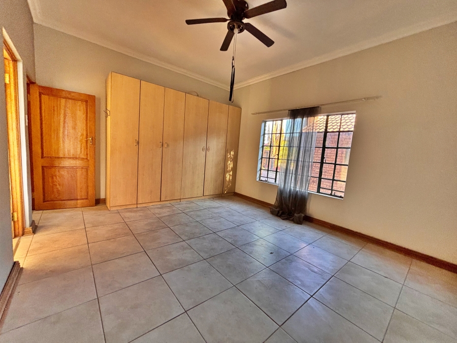 5 Bedroom Property for Sale in The Reeds Gauteng