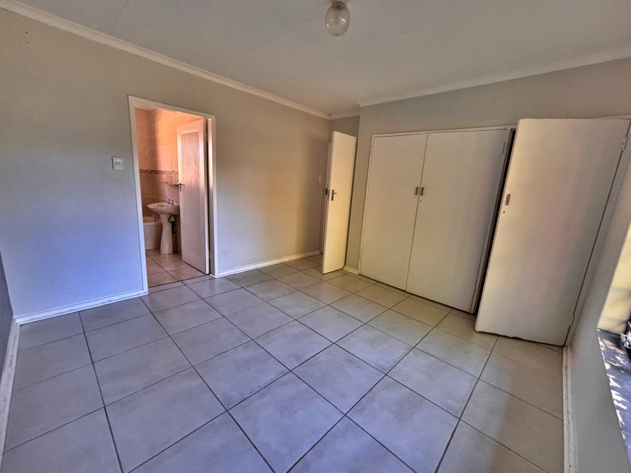 5 Bedroom Property for Sale in The Reeds Gauteng