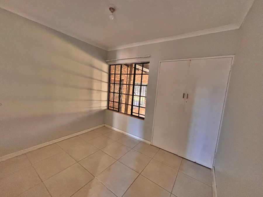 5 Bedroom Property for Sale in The Reeds Gauteng