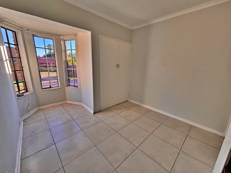 5 Bedroom Property for Sale in The Reeds Gauteng